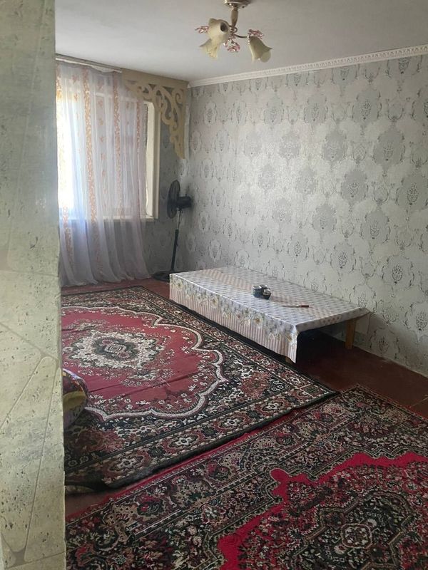 Срочно продаётся в чирчике 1 ком квартира 8 мкн 1 этаж Срочно продаётся в чирчике 1 ком квартира 8 мкн 1 этаж