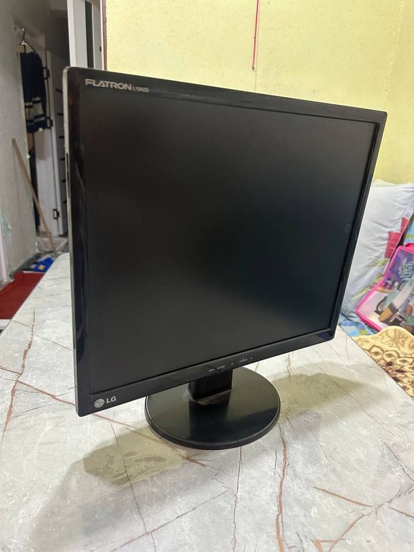 Монитор LG flatron 19 Монитор LG flatron 19