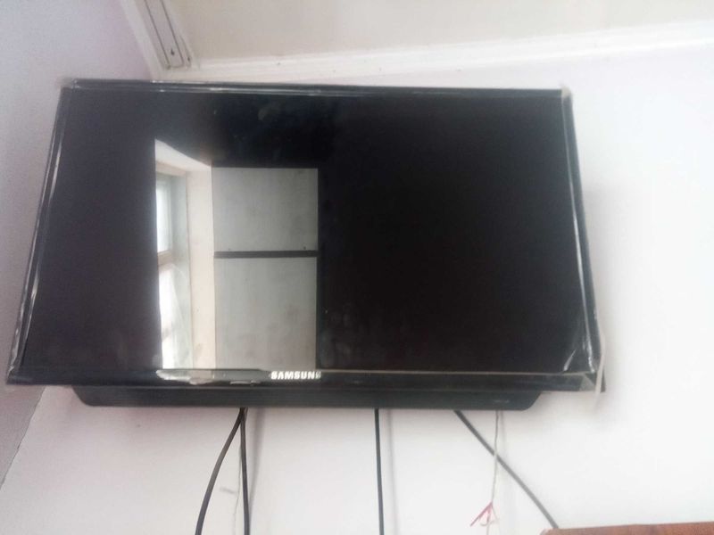 Televizor sotiladi Televizor sotiladi