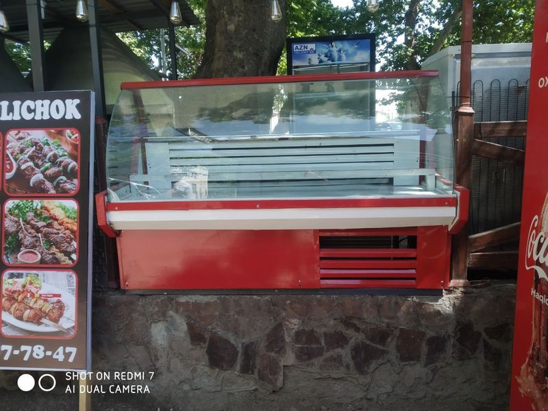 Vitrina va stayaci xaladilnik Vitrina va stayaci xaladilnik