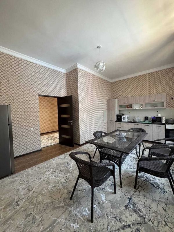 ПРОДАЕТСЯ ДАЧА Бустанлык Хожикент, заправка 6 соток 5 комнат 250м2