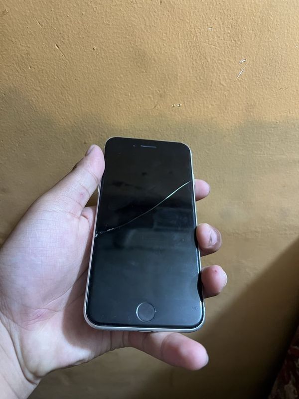 iphone se, 100$ holati zor iphone se, 100$ holati zor