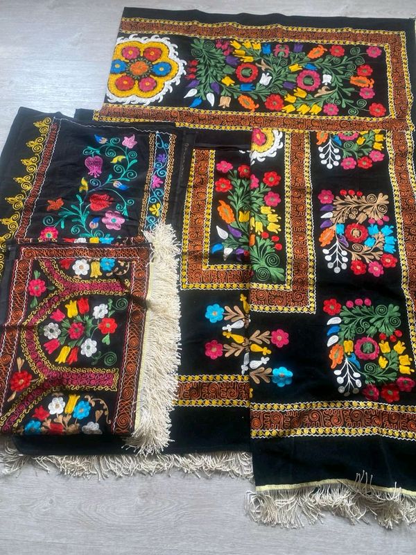 Baxmal suzanala sotiladi Baxmal suzanala sotiladi