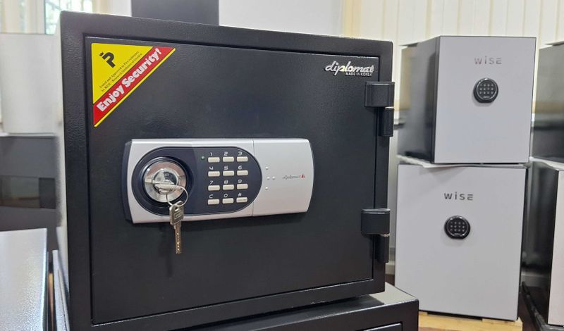 Компактные огнестойкие сейфы Diplomat модель 119. Made in Korea Компактные огнестойкие сейфы Diplomat модель 119. Made in Korea