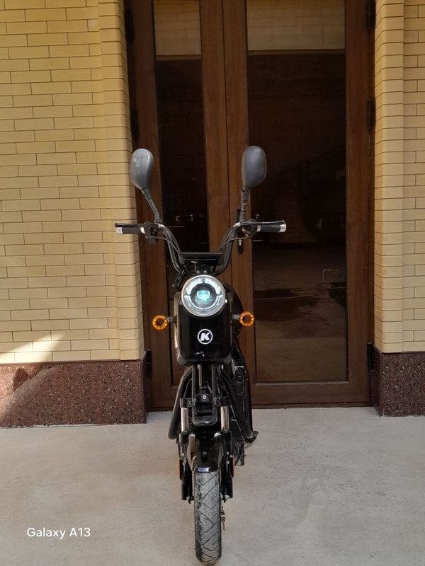 Скутер чорни Kivi max