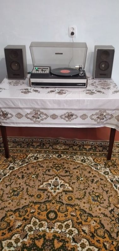 Электропроигрыватель Мелодия 103М . Электропроигрыватель Мелодия 103М .
