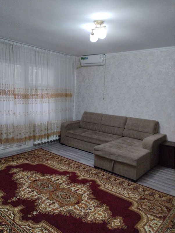 Срочно сдаётся 1/1/9 ком кв 250 y.e в Страителе рядом метро Срочно сдаётся 1/1/9 ком кв 250 y.e в Страителе рядом метро