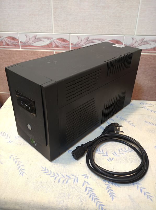 UPS iON 2000VA 1200W. UPS iON 2000VA 1200W.