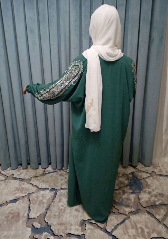 Abaya ichida bazasi bilan Abaya ichida bazasi bilan