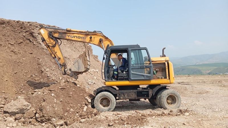 Hyundai 140 экскаватор сотилади Hyundai 140 экскаватор сотилади