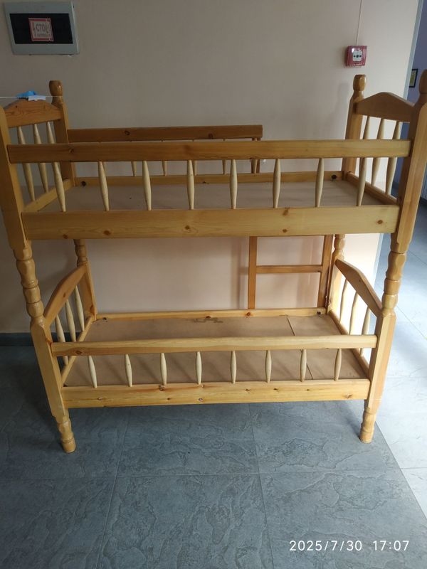 Продаю детскую кровать. Продаю детскую кровать.