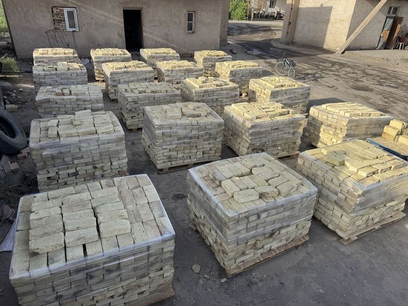 Кирпич ғишт қадоқланган Кирпич ғишт қадоқланган