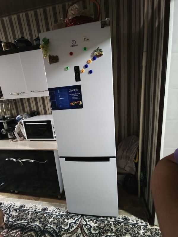 Holodilnik Indesit sotiladi