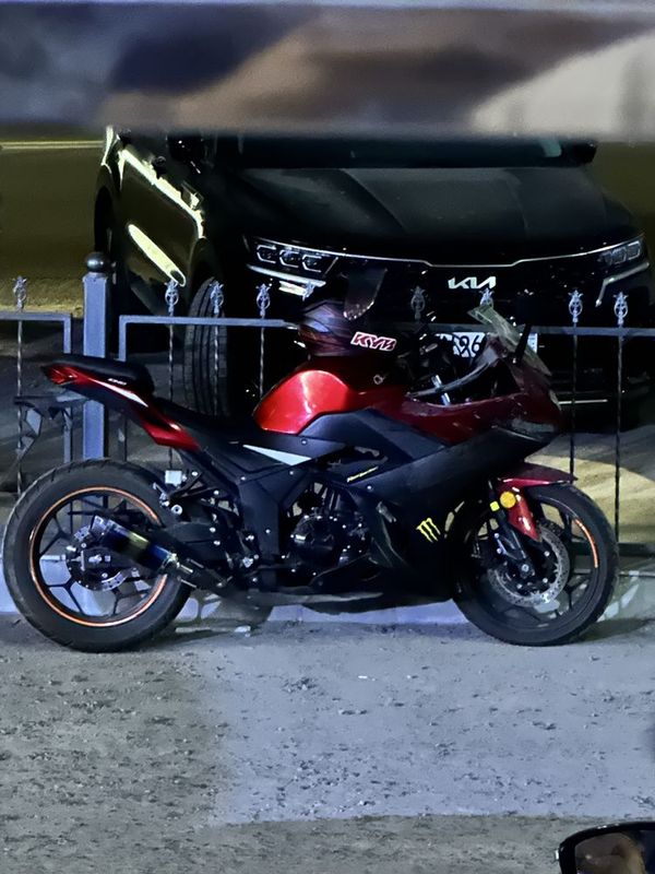 Сузуки GSXR-350 Сузуки GSXR-350