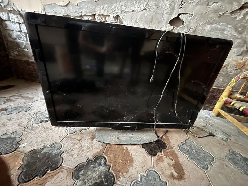 Телевизор PHILIPS на запчасти Телевизор PHILIPS на запчасти