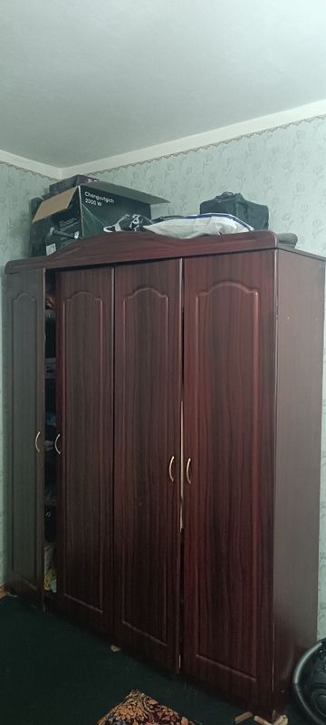 Devan kreslo va shkaf srochno sotiladi Devan kreslo va shkaf srochno sotiladi