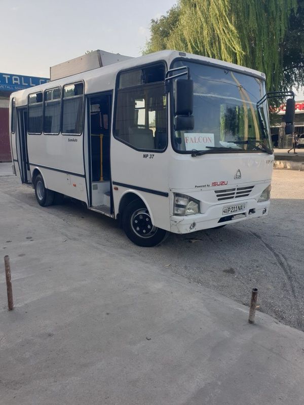 Avtobus isuzu np 37 Avtobus isuzu np 37