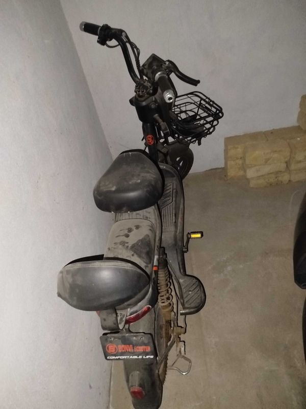Moto , skuter, maped