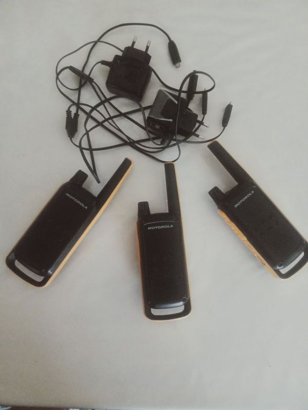 Motorola ratsiya sotiladi