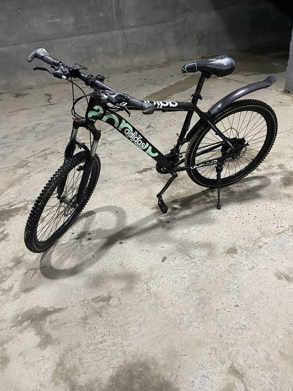 Velosiped adidas 26 pedal bn oldi kamera qoyish kere faqat Velosiped adidas 26 pedal bn oldi kamera qoyish kere faqat