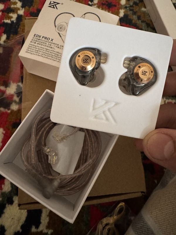 продам KZ Edx Pro X IEM, хоршие красивые наушники.