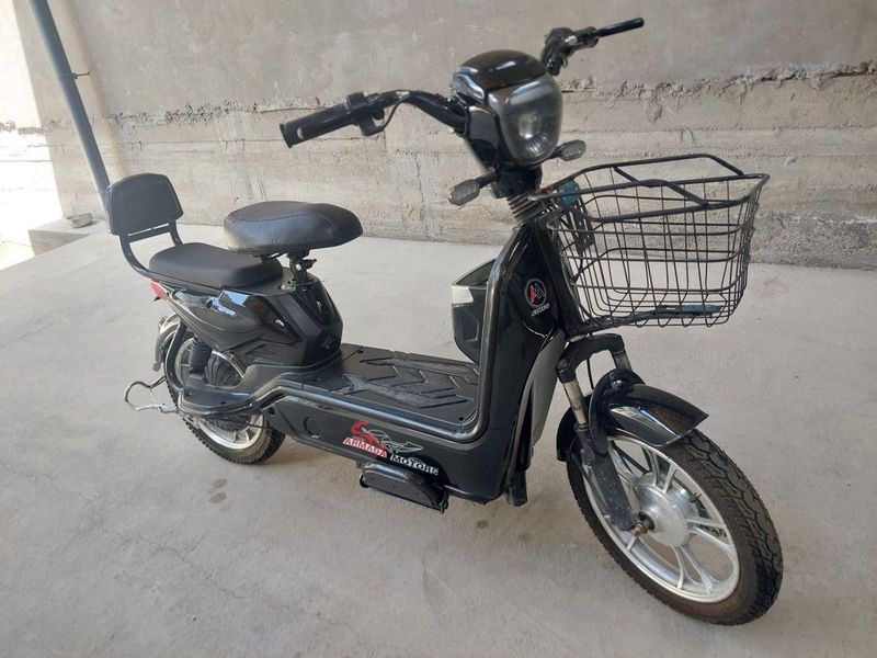 Elektroskuter sotiladi Elektroskuter sotiladi