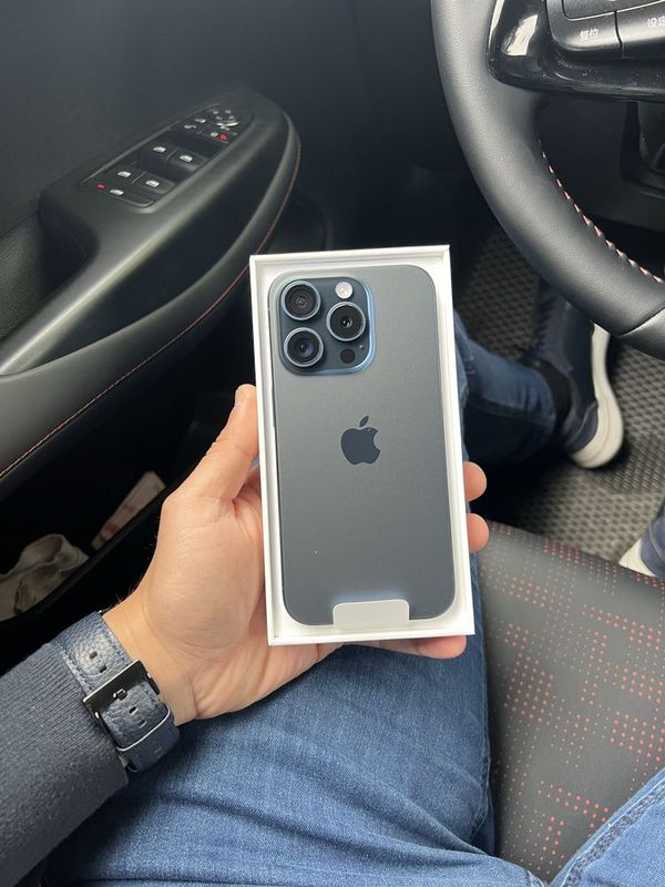 Iphone 15 pro Blue titanium