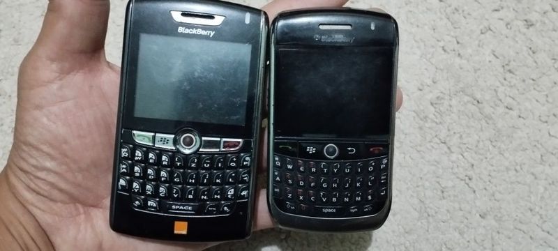 Продаются сотовый телефон BlackBerry и motorola