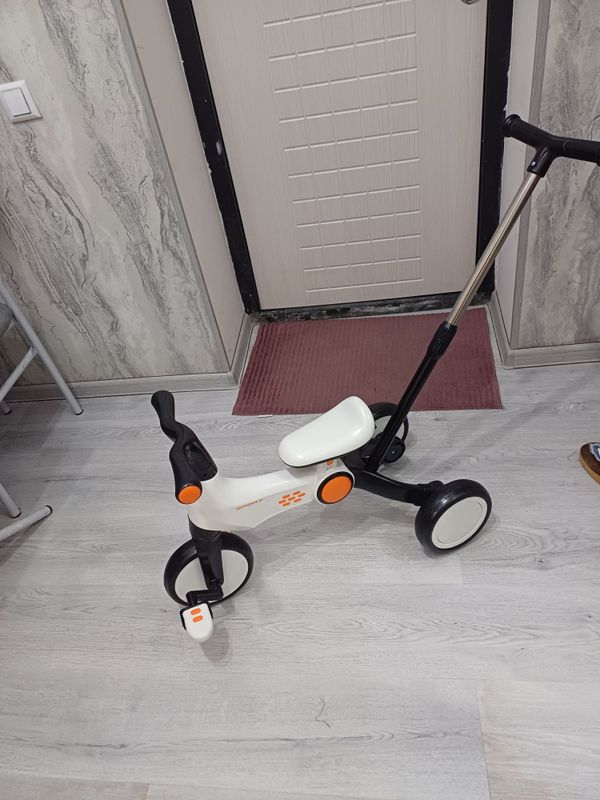 Продаётся беговел 3в1 Продаётся беговел 3в1