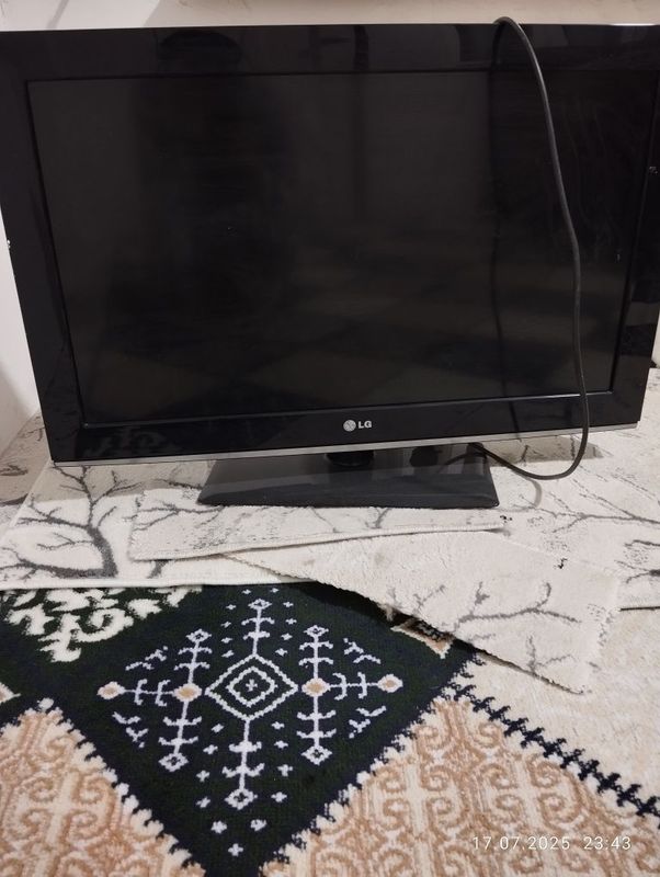 Televizor sotiladi. LG. 32. Holati zor. Televizor sotiladi. LG. 32. Holati zor.