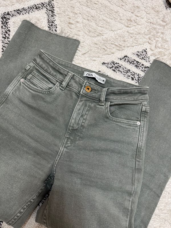 Женские джинсовые брюки от ZARA Женские джинсовые брюки от ZARA
