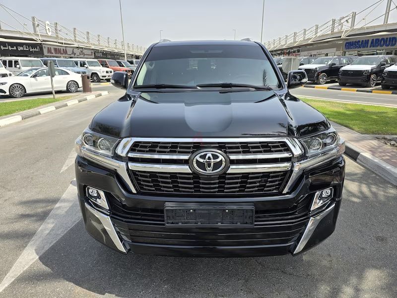 Toyota Land Cruiser 200 V8 2021 год Toyota Land Cruiser 200 V8 2021 год