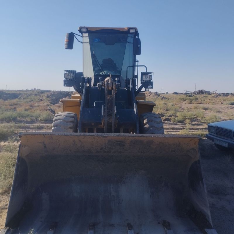 XCMG330FN srochna sotiladi XCMG330FN srochna sotiladi