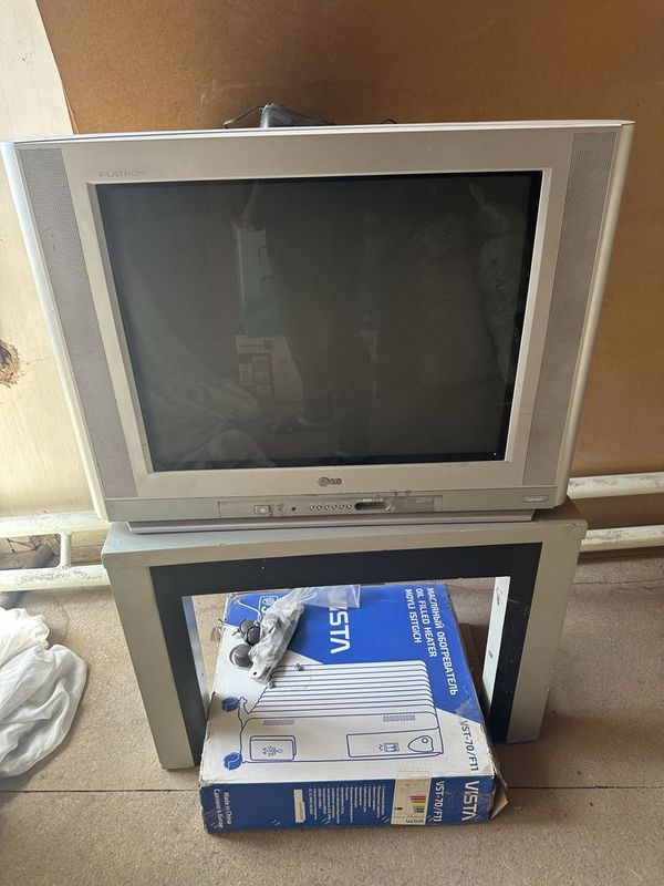 Televizor sotiladi