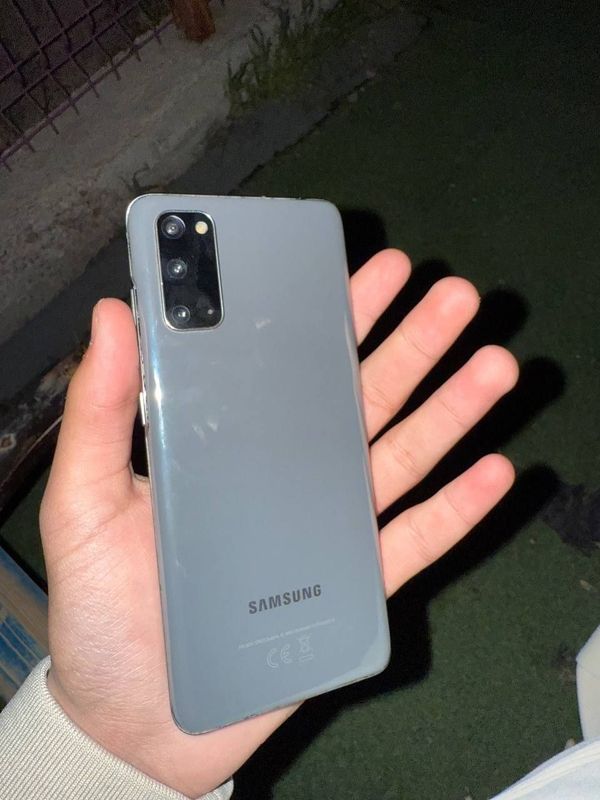 Samsung s20 128 xolat yaxsh Samsung s20 128 xolat yaxsh