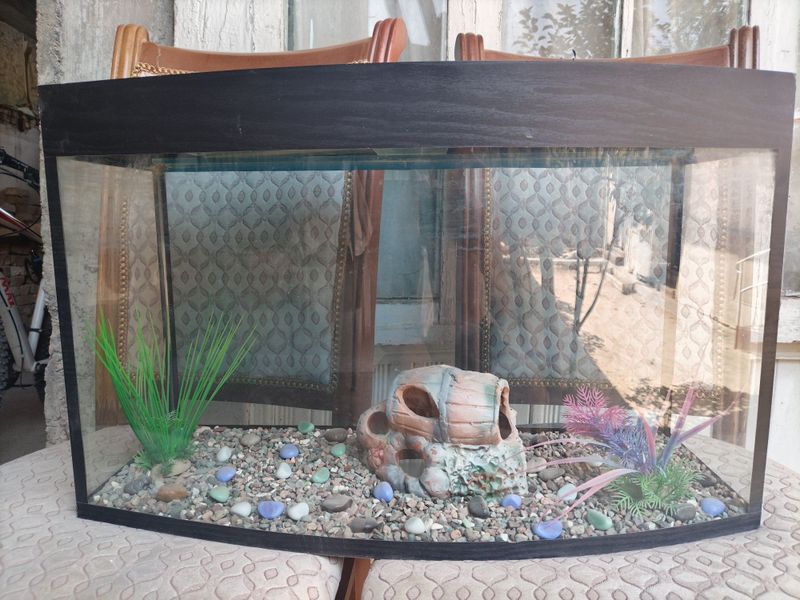 Akvarium sotiladi
