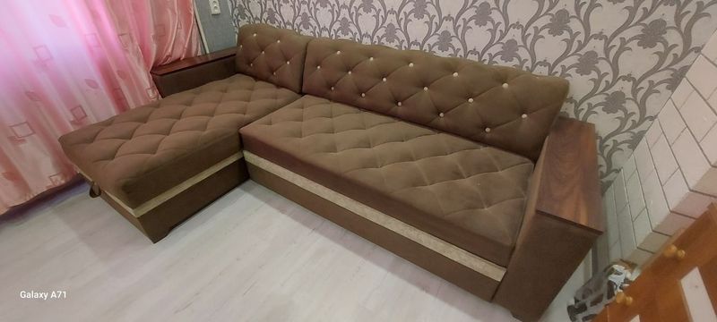 Продаётся диван уголок раскладывающийся с тумбой для хранения Продаётся диван уголок раскладывающийся с тумбой для хранения