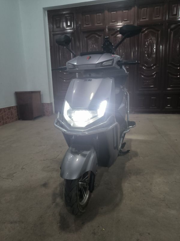Skuter sotiladi xolati yangi Skuter sotiladi xolati yangi