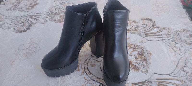 Etik junsiz yangi 1 marta kiyilgan