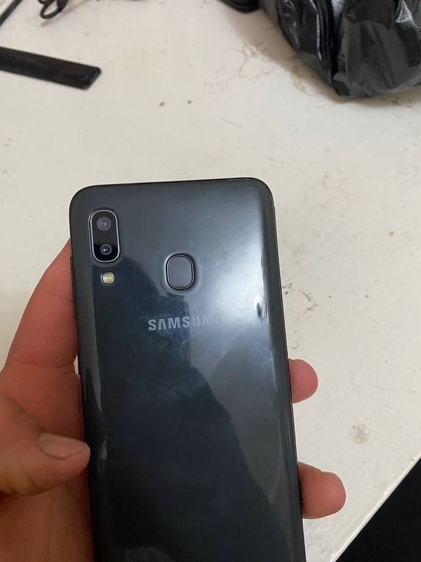 Galaxy a20 ishlashi yaxshi xotira 32