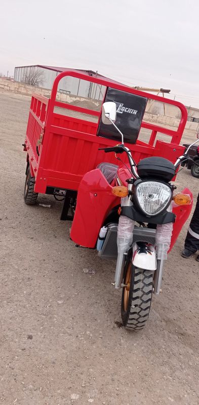 Mototsikl lochin sotiladi 2 tonna 300 motor