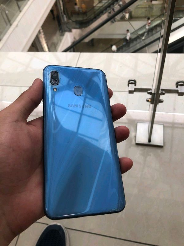 Samsung A30 srochna sotiladi Samsung A30 srochna sotiladi