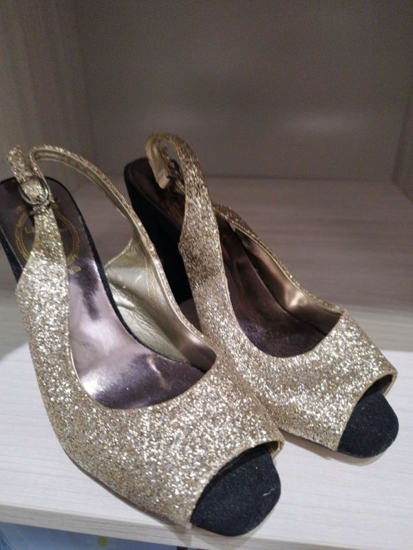 Продам туфли новые 39-40 размер фирмы Lady Boutiqu Продам туфли новые 39-40 размер фирмы Lady Boutiqu