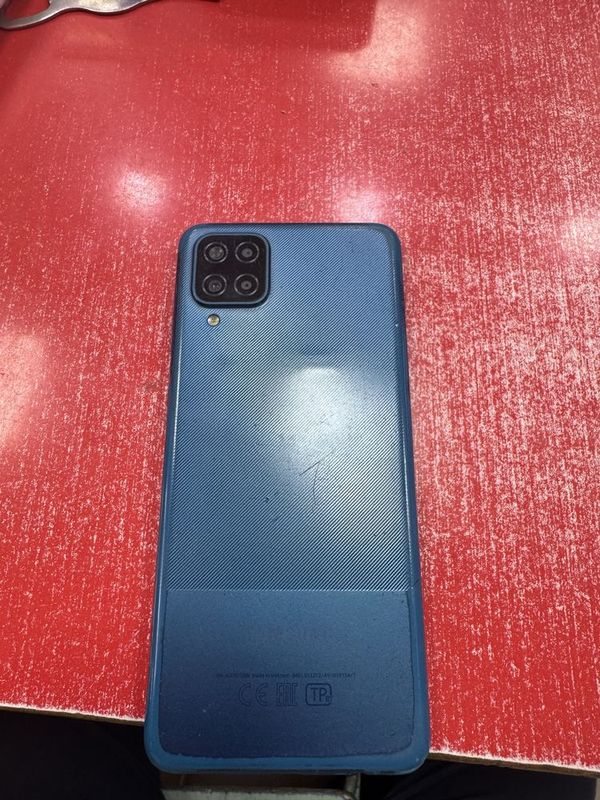 Samsung A12 64tali ortacha holat