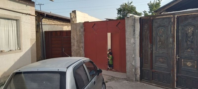 Yangi Hayot tumanida uy bor.6.5 sotih Yangi Hayot tumanida uy bor.6.5 sotih
