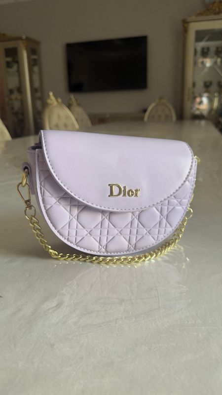 Сумка Dior, новый, ни разу не носили. Цена 100тыс Сумка Dior, новый, ни разу не носили. Цена 100тыс