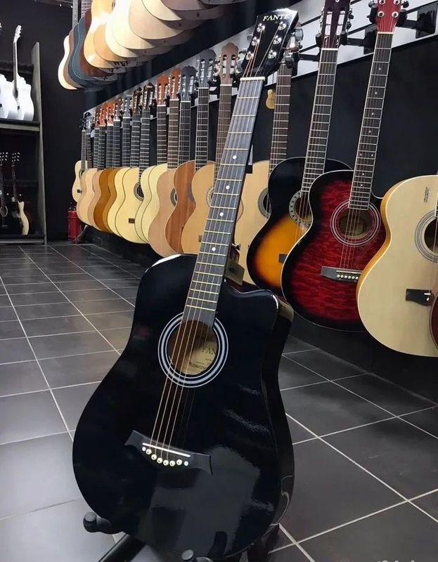 Yangi akustik gitara top brend Yangi akustik gitara top brend