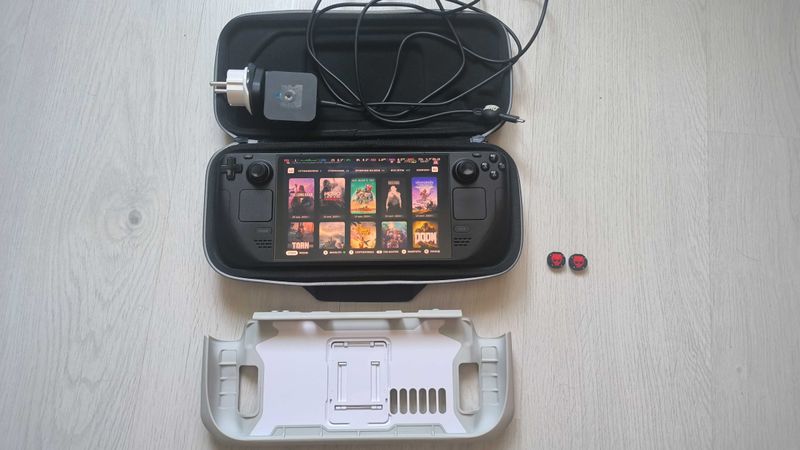 Продаю свой Steam Deck OLED 512 GB + кейс + док-станция