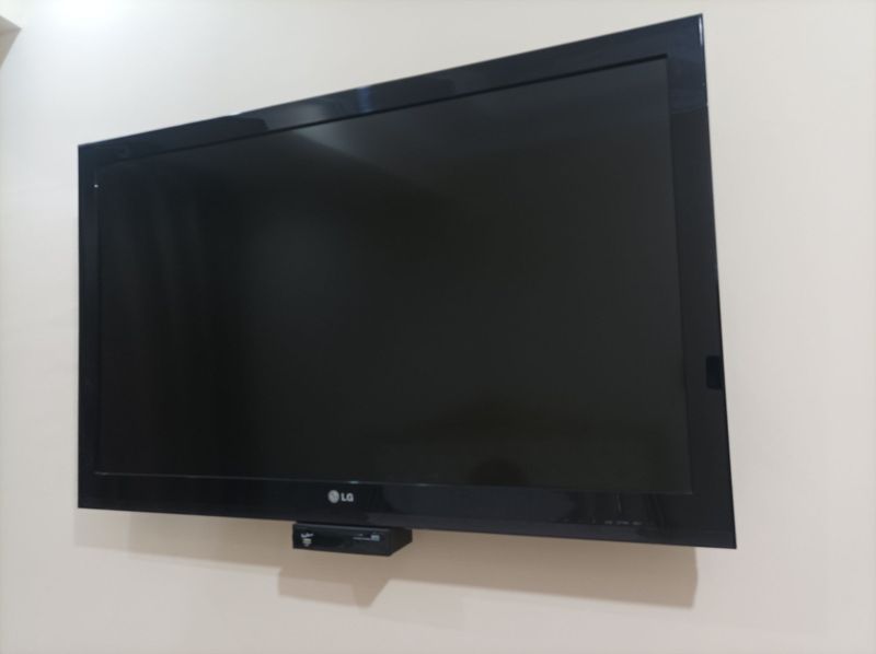 Продаётся телевизор LG 43 диагонал