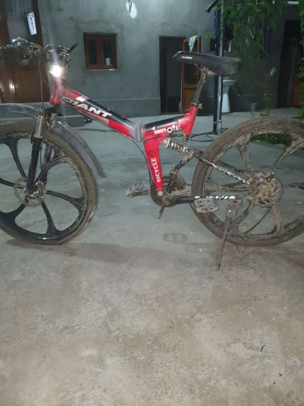 Veloseped sotiladi Veloseped sotiladi